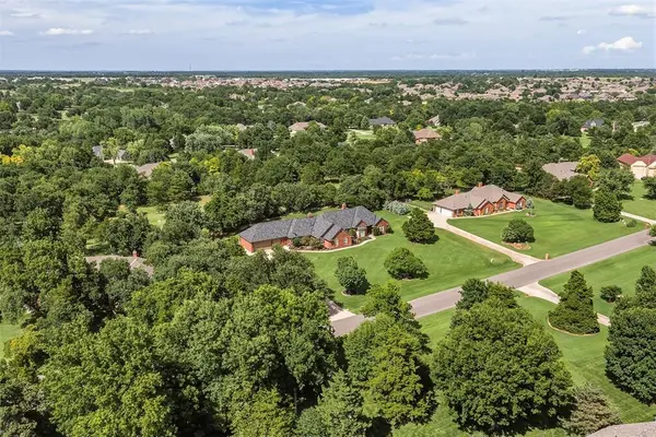2013 Spirit Wood LN, Edmond, OK 73025
