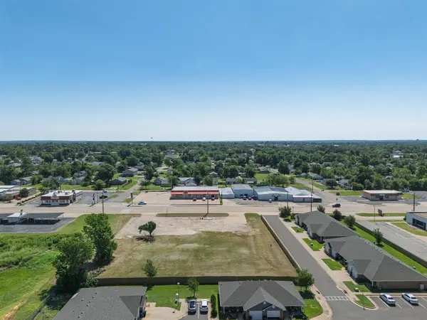 1718 N Kickapoo AVE, Shawnee, OK 74804