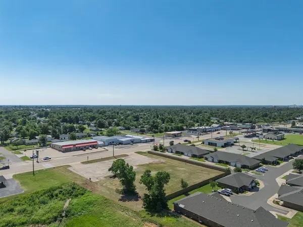 1718 N Kickapoo AVE, Shawnee, OK 74804