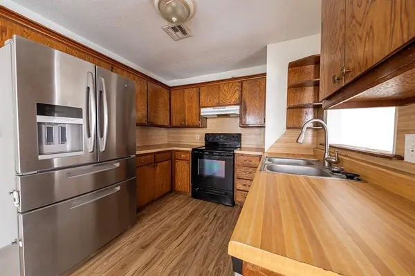 1113 Swan Lake RD, Edmond, OK 73003