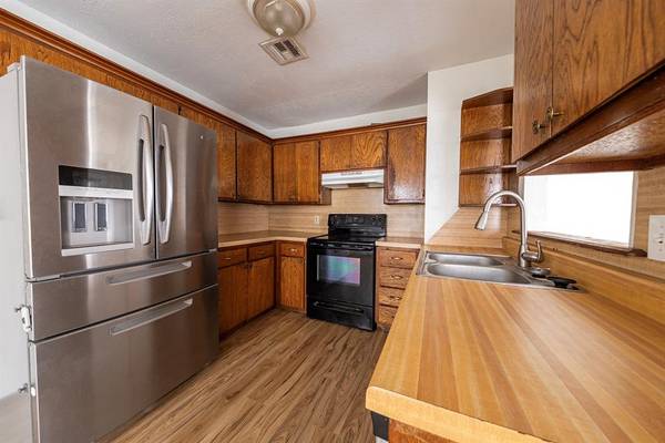 1113 Swan Lake RD, Edmond, OK 73003