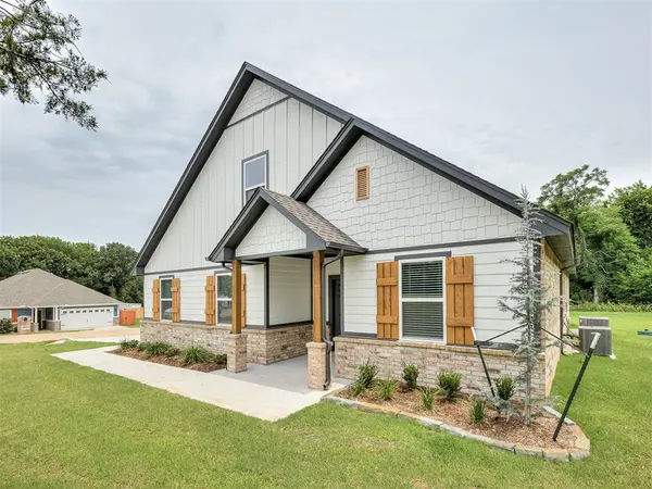 9881 Livingston RD, Edmond, OK 73025