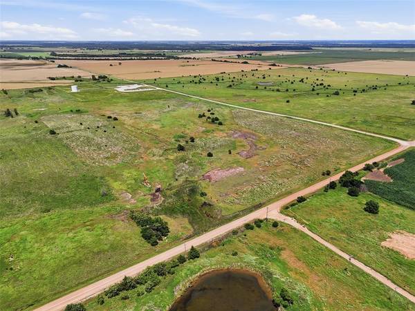 E County Line RD, Tonkawa, OK 74653