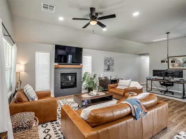 402 S Van Buren AVE, Blanchard, OK 73010