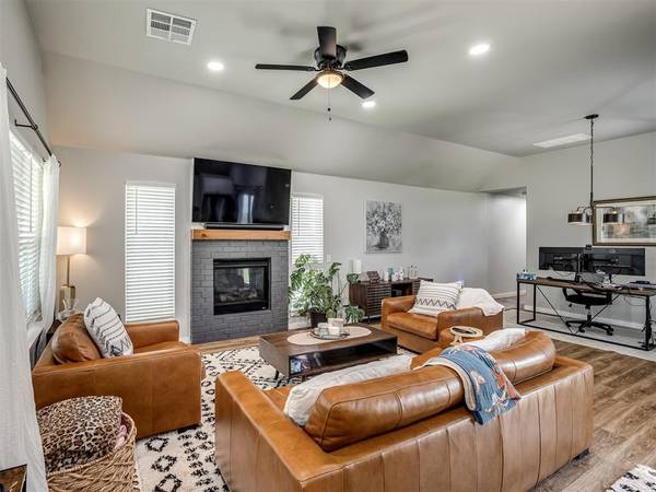 402 S Van Buren AVE, Blanchard, OK 73010