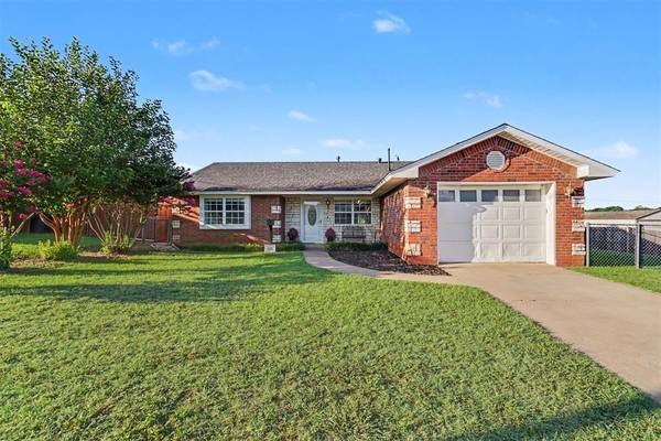 132 Florence DR, Cordell, OK 73632
