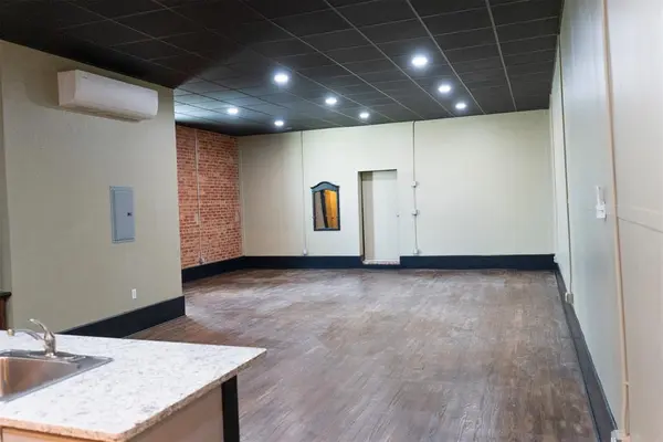 102 E Broadway ST #Unit B, Lexington, OK 73051