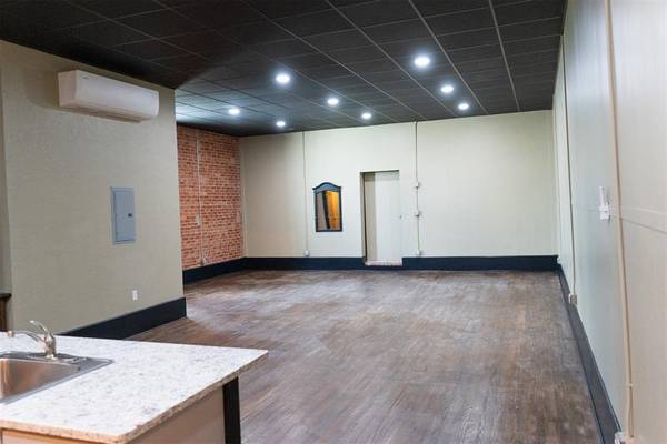102 E Broadway ST #Unit B, Lexington, OK 73051