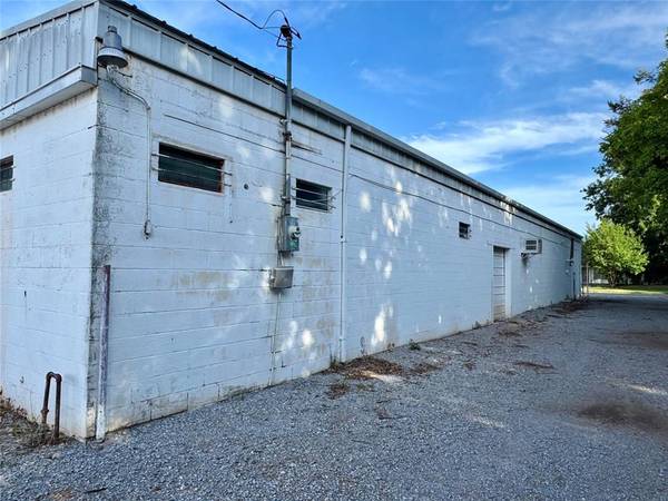 202 W Iowa AVE, Chickasha, OK 73018
