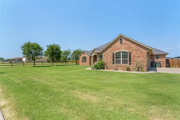 106 Riverview DR, Clinton, OK 73601