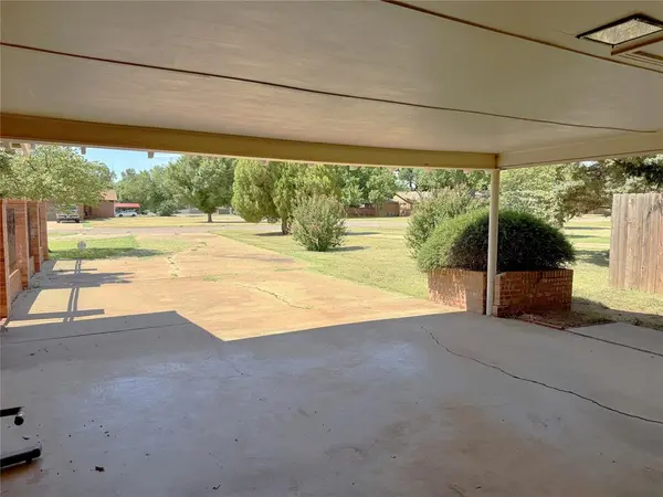 101 E Dogwood ST, Hobart, OK 73651
