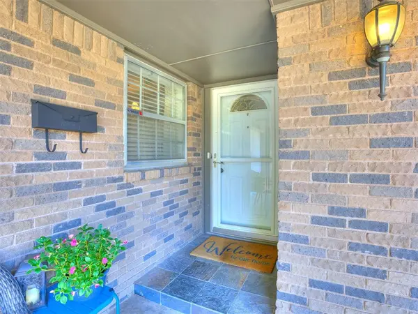 7613 NW 28th ST, Bethany, OK 73008