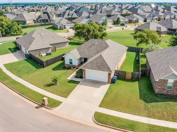 14336 Peach Tree DR, Yukon, OK 73099