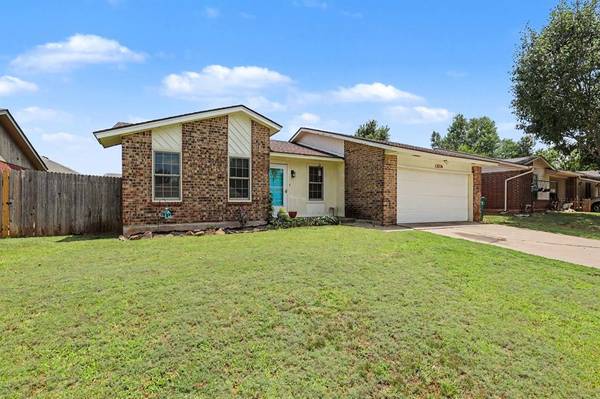 12216 SW 15th TER, Yukon, OK 73099