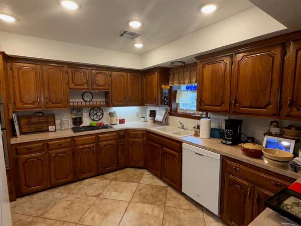 703 E 4th ST, Chandler, OK 74834