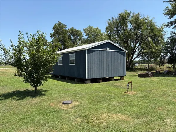 101 4th ST, Maysville, OK 73057