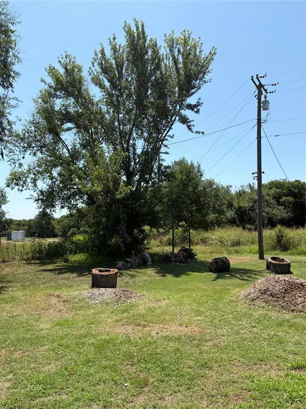 101 4th ST, Maysville, OK 73057