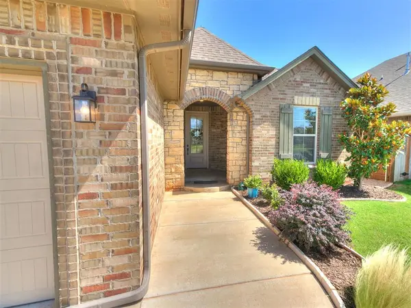6717 NW 149th ST, Oklahoma City, OK 73142
