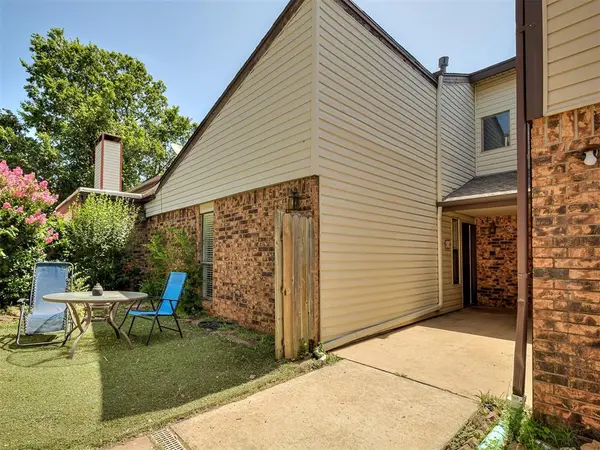426 Sundance LN, Edmond, OK 73034