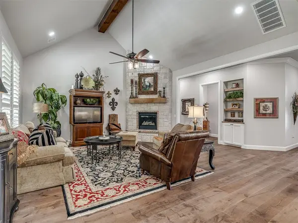 1055 Lucas WAY, Newcastle, OK 73065
