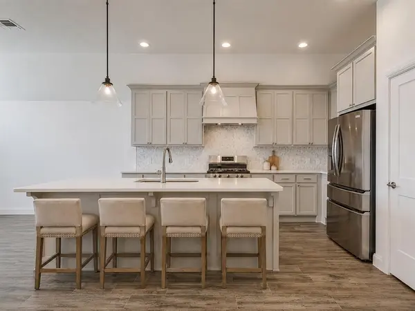 204 Ivory DR, Yukon, OK 73099