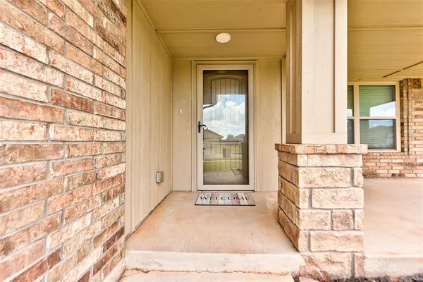 1213 Laurel Creek DR, Yukon, OK 73099
