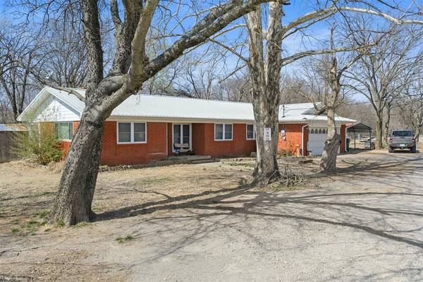 9482 Daves DR, Davis, OK 73030