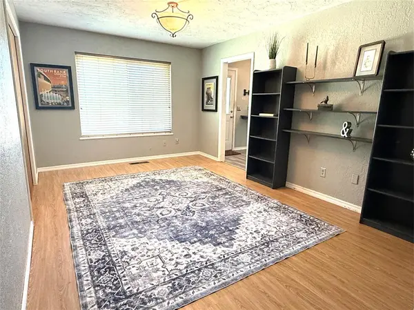 708 E Lea TER, Mustang, OK 73064