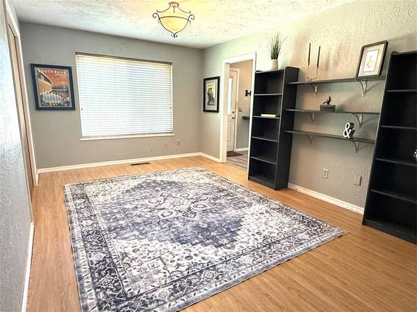 708 E Lea TER, Mustang, OK 73064