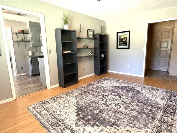 708 E Lea TER, Mustang, OK 73064
