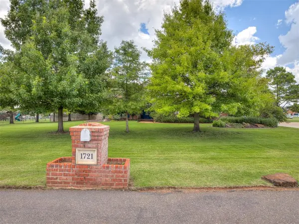 1721 Graces TER, Edmond, OK 73025