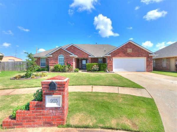 925 NE 30th ST, Moore, OK 73160