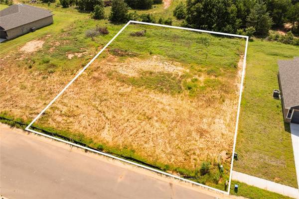 4664 Lincoln LNDG, Harrah, OK 73045