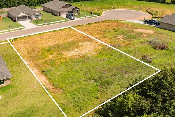 4664 Lincoln LNDG, Harrah, OK 73045
