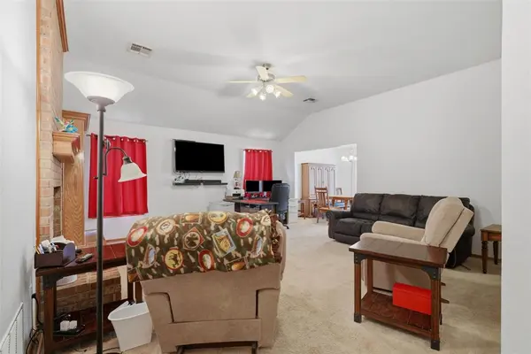 10329 Aberdeen DR, Yukon, OK 73099