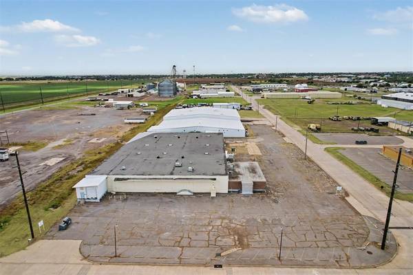 709 S Veterans DR, Altus, OK 73521