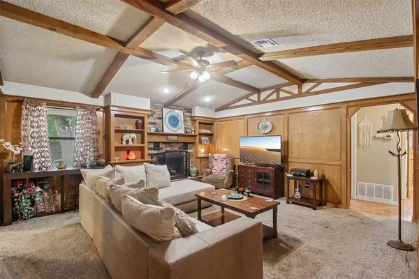 1209 NE 6th ST, Moore, OK 73160