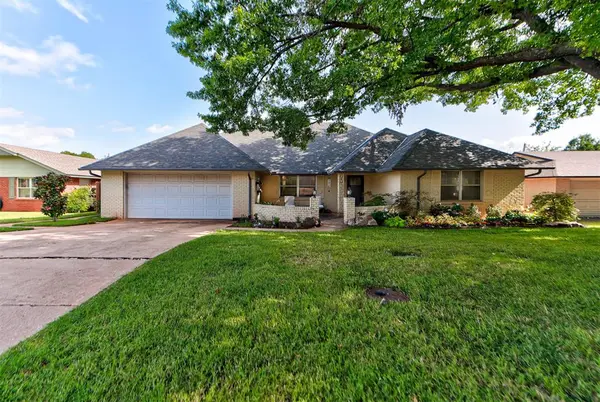 2321 Ashwood LN, Norman, OK 73071