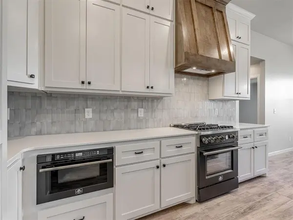 4901 Misty Wood LN, Mustang, OK 73064