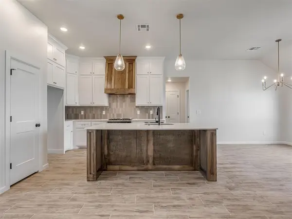 4913 Misty Wood LN, Mustang, OK 73064
