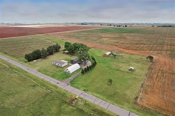 10716 N 2010 RD, Elk City, OK 73644