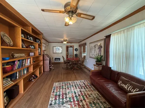 101 NW 7th St, Tuttle, OK 73089
