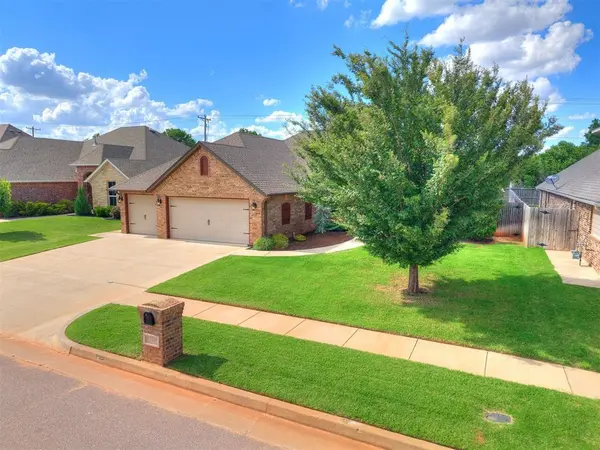 12105 SW 45th TER, Mustang, OK 73064