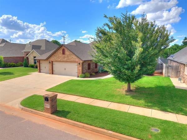 12105 SW 45th TER, Mustang, OK 73064