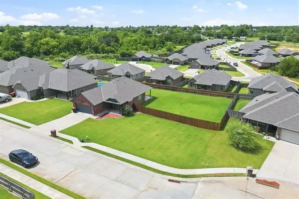 20559 Creekside DR, Harrah, OK 73045