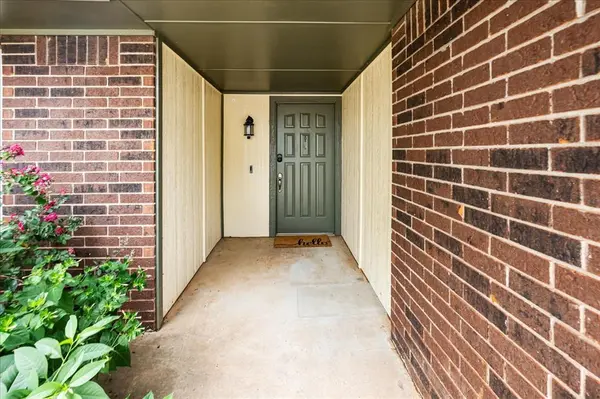 12337 Rockgate DR, Yukon, OK 73099