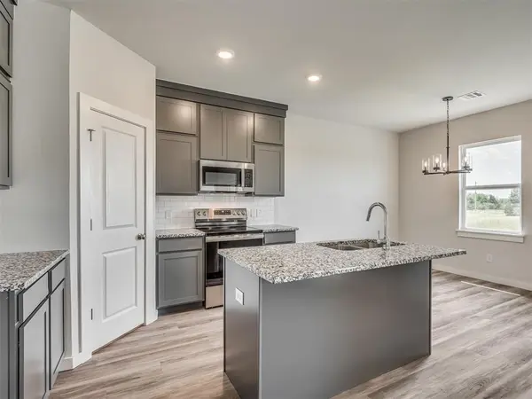 5661 Grassland DR, Guthrie, OK 73044