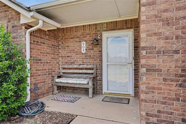 904 N Towne CIR, Altus, OK 73521
