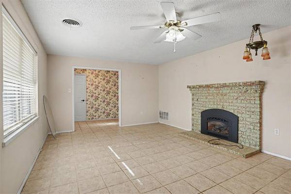 992 Hughes DR, Blair, OK 73526