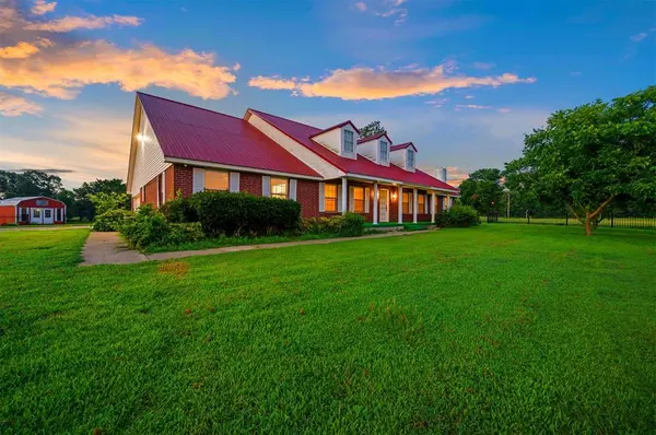 830 N Denison RD, Idabel, OK 74745